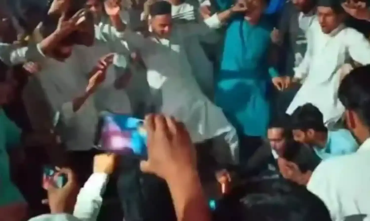 शबे बरात की आतिशबाजी ने मचाया हड़कंप- जिला अस्पताल एवं कूड़े..