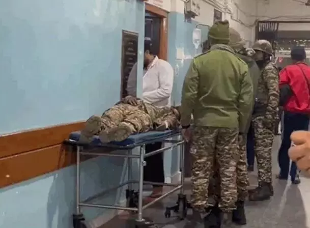 CRPF जवान साथियों पर बरसे गोलियां- 3 जवानों को मारने के बाद खुद भी...