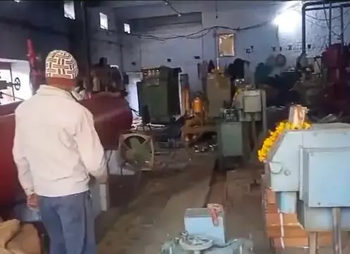 कोल्ड स्टोर में अमोनिया गैस के रिसाव से मची अफरा तफरी- आंखों में जलन.. कोल्ड स्टोर में अमोनिया गैस के रिसाव से मची अफरा तफरी- आंखों में जलन..