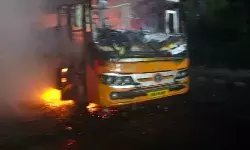 महाकुंभ से लौट रही स्लीपर बस में लगी आग- जिंदा जला युवक महाकुंभ से लौट रही स्लीपर बस में लगी आग- जिंदा जला युवक