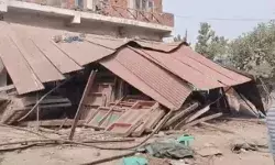 नोटिस के बाद भी नहीं हटाई गई शफीक की दुकान को नगर निगम ने किया ध्वस्त नोटिस के बाद भी नहीं हटाई गई शफीक की दुकान को नगर निगम ने किया ध्वस्त