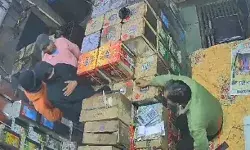 सरेआम लूट- नकाबपोश बदमाशों ने तमंचे की नोंक पर निकलवाए रुपए सरेआम लूट- नकाबपोश बदमाशों ने तमंचे की नोंक पर निकलवाए रुपए