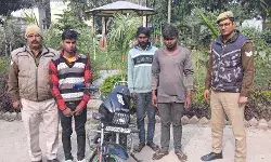 चोरी का खुलासा: चोरो को गिरफ्तार कर उनके कब्जे से चोरी की बाइक की बरामद