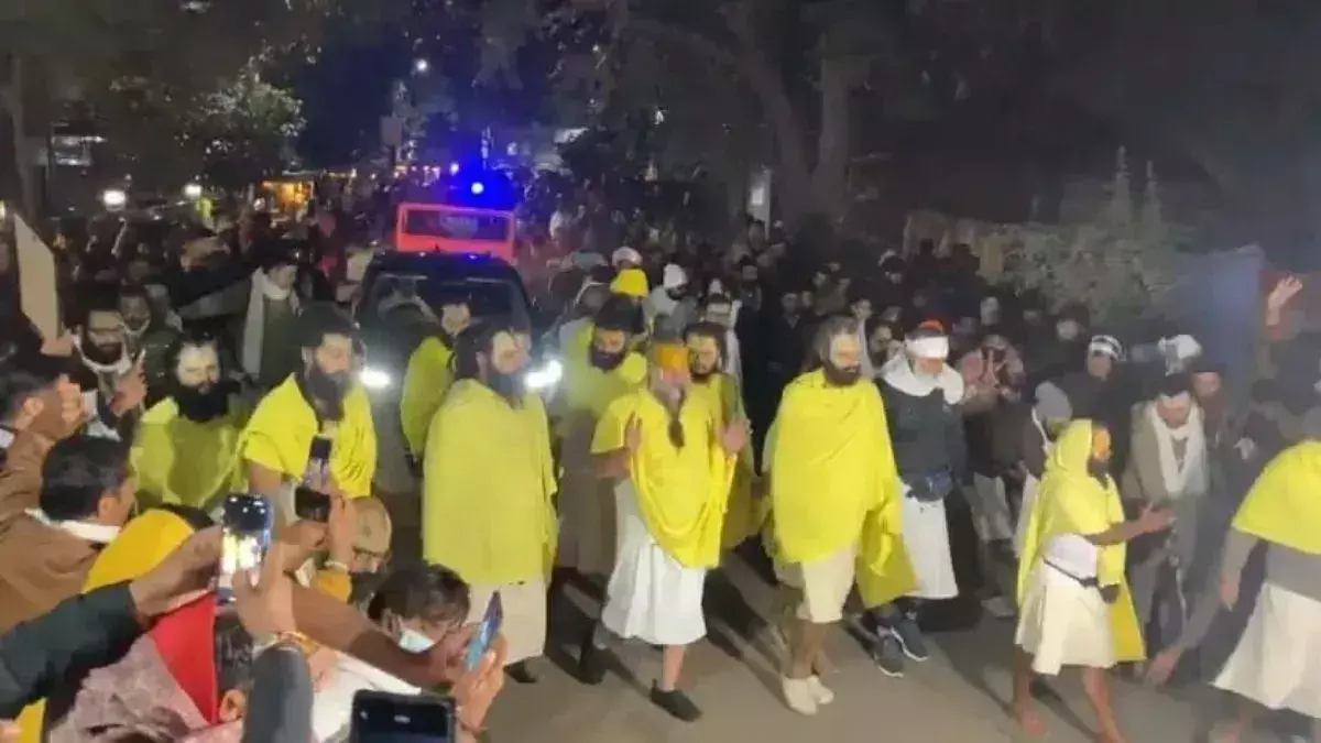 फिर पदयात्रा निकालेगे प्रेमानंद महाराज-कॉलोनीवासियो का निवेदन स्वीकारा फिर पदयात्रा निकालेगे प्रेमानंद महाराज-कॉलोनीवासियो का निवेदन स्वीकारा