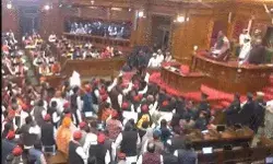 बजट सत्र के पहले दिन सपा का हंगामा- राज्यपाल पूरा नहीं पढ़ पाई अभिभाषण बजट सत्र के पहले दिन सपा का हंगामा- राज्यपाल पूरा नहीं पढ़ पाई अभिभाषण