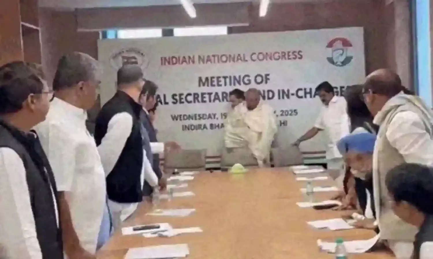 चुनावों को लेकर कांग्रेस के राष्ट्रीय महासचिवों व राज्य प्रभारियों की बैठक