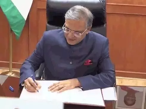 देश के 26वें चीफ इलेक्शन कमिश्नर ने संभाला अपना पदभार देश के 26वें चीफ इलेक्शन कमिश्नर ने संभाला अपना पदभार