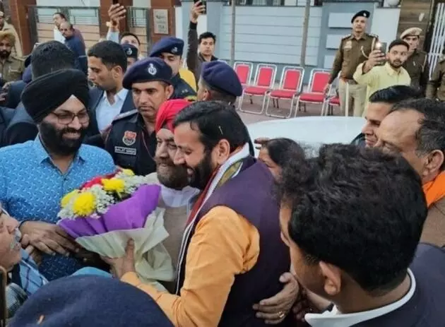 चुनाव से पहले कांग्रेस को झटका- आधा सैकड़ा नेताओं ने छोड़ा हाथ का साथ