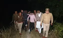 मुठभेड़ में तीन चोर गिरफ्तार- एक चोर को लगी गोली- चोरी का माल बरामद मुठभेड़ में तीन चोर गिरफ्तार- एक चोर को लगी गोली- चोरी का माल बरामद