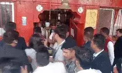 UP के दो दिवसीय दौरे पर रायबरेली पहुंचे राहुल ने हनुमान मंदिर में... UP के दो दिवसीय दौरे पर रायबरेली पहुंचे राहुल ने हनुमान मंदिर में...