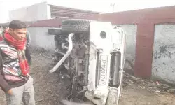 तेज रफ्तार बोलेरो स्पीड ब्रेकर पर उछलने के बाद साईकिल सवार पर पलटी तेज रफ्तार बोलेरो स्पीड ब्रेकर पर उछलने के बाद साईकिल सवार पर पलटी