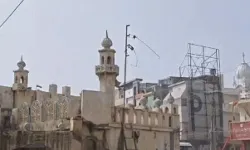 168 साल पुरानी मस्जिद पर रात भर चले बुलडोजर- पुलिस और प्रशासनिक..... 168 साल पुरानी मस्जिद पर रात भर चले बुलडोजर- पुलिस और प्रशासनिक.....