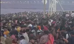 महाकुंभ 2025- आधी रात से ही संगम जाने वाले रास्ते फुल-7 आईजी ट्रैफिक.. महाकुंभ 2025- आधी रात से ही संगम जाने वाले रास्ते फुल-7 आईजी ट्रैफिक..