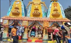 मंदिर के आकार की 250 किलो की 20 फीट ऊंची कांवड़ बनी आकर्षण का केंद्र मंदिर के आकार की 250 किलो की 20 फीट ऊंची कांवड़ बनी आकर्षण का केंद्र