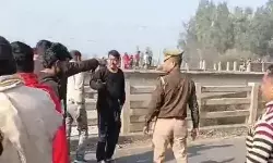 काली नदी के पुल पर हादसा- चाचा भतीजे की मौत- 3 साल की बच्ची गंभीर काली नदी के पुल पर हादसा- चाचा भतीजे की मौत- 3 साल की बच्ची गंभीर