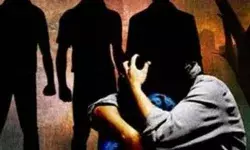 शादी से लौट रही 5 बच्चियों के किडनैप के बाद तीन के साथ गैंगरेप शादी से लौट रही 5 बच्चियों के किडनैप के बाद तीन के साथ गैंगरेप