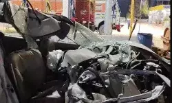 खड़े ट्रक में घुसी कार- 4 की मौत- बॉडी से चिपके आगे बैठे लोगों के शव खड़े ट्रक में घुसी कार- 4 की मौत- बॉडी से चिपके आगे बैठे लोगों के शव