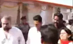 अक्षय कुमार ने लगाई त्रिवेणी में डुबकी- कैटरीना कैफ भी पहुंची संगम अक्षय कुमार ने लगाई त्रिवेणी में डुबकी- कैटरीना कैफ भी पहुंची संगम