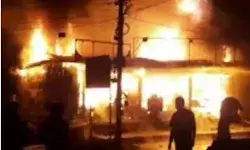 घर में लगी आग की चपेट में आकर किरयाना की दुकान व दो गाड़ियां राख घर में लगी आग की चपेट में आकर किरयाना की दुकान व दो गाड़ियां राख
