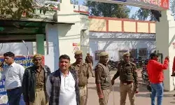 17 महीने बाद जेल से रिहा हुए अब्दुल्लाह आजम को लेने पहुंची सपा सांसद 17 महीने बाद जेल से रिहा हुए अब्दुल्लाह आजम को लेने पहुंची सपा सांसद