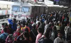 महाकुंभ 2025- चारबाग स्टेशन हाउसफुल- खचाखच भरे स्लीपर एवं एसी कोच