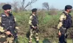 भारत-पाक सीमा पर घुसपैठिए ने अंदर घुसने की कोशिश की तो BSF ने किया ढेर भारत-पाक सीमा पर घुसपैठिए ने अंदर घुसने की कोशिश की तो BSF ने किया ढेर
