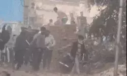 संभल हिंसा मामला- फरार चल रहे आरोपियों की अब ऐसे ली जाएगी खबर संभल हिंसा मामला- फरार चल रहे आरोपियों की अब ऐसे ली जाएगी खबर