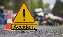 पिकअप व ट्रक में टक्कर, एक व्यक्ति की मौत, 11 लोग घायल पिकअप व ट्रक में टक्कर, एक व्यक्ति की मौत, 11 लोग घायल