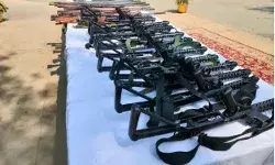 उग्रवादियों ने बड़ी संख्या में हथियार व गोला बारूद के साथ किया सरेंडर उग्रवादियों ने बड़ी संख्या में हथियार व गोला बारूद के साथ किया सरेंडर