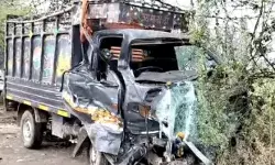 स्कूल बस की टक्कर से पिकअप चालक की मौत- एक छात्र समेत तीन अन्य.... स्कूल बस की टक्कर से पिकअप चालक की मौत- एक छात्र समेत तीन अन्य....