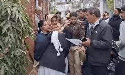 छेड़छाड़ का मुकदमा लड़ रही महिला अधिवक्ता पर एसिड अटैक छेड़छाड़ का मुकदमा लड़ रही महिला अधिवक्ता पर एसिड अटैक