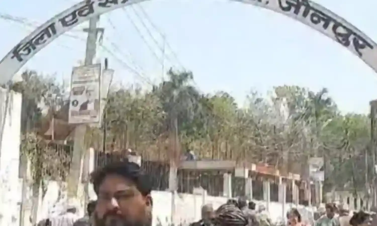 बढ़ी मुश्किलें- पूर्व सांसद, विधायक व एक अन्य के खिलाफ वारंट जारी