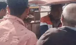 अजमेर बंद के दौरान बवाल- ई रिक्शा वाले को जडे थप्पड़- टेंपो आदि की.. अजमेर बंद के दौरान बवाल- ई रिक्शा वाले को जडे थप्पड़- टेंपो आदि की..