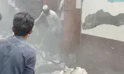 हैंडलूम फैक्ट्री में लगी आग- दर्जन भर कर्मचारियों ने मौके से भागकर....