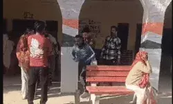 नगर निकाय चुनाव- वोटरों में उत्साह- वोटिंग के बाद पियक्कड़ का हंगामा नगर निकाय चुनाव- वोटरों में उत्साह- वोटिंग के बाद पियक्कड़ का हंगामा