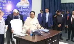 बुआ का भतीजे को झटका गिफ्ट- आकाश आनंद से छीनी सभी जिम्मेदारियां बुआ का भतीजे को झटका गिफ्ट- आकाश आनंद से छीनी सभी जिम्मेदारियां