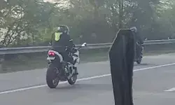 यमुना एक्सप्रेस वे पर बाइकर्स का मौत का खेल- स्टंट से यातायात बाधित यमुना एक्सप्रेस वे पर बाइकर्स का मौत का खेल- स्टंट से यातायात बाधित