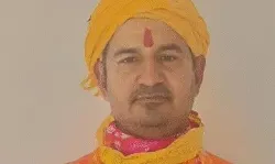 ब्रज होली में मुसलमानों की एंट्री पर लगे बैन- CM को लिखी खून से चिट्ठी