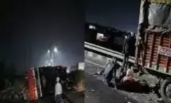 होली की खुशियां मातम में तब्दील-2 ट्रकों की टक्कर में 3 मजदूरों की मौत होली की खुशियां मातम में तब्दील-2 ट्रकों की टक्कर में 3 मजदूरों की मौत