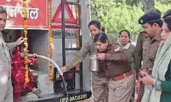 महाकुंभ त्रिवेणी का अमृत जल मेरठ पहुंचा- पुलिस कर्मियों ने सिर माथे...