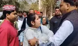 कैबिनेट मंत्री के सामने पार्टी की महिला सचिव का हाई वोल्टेज ड्रामा कैबिनेट मंत्री के सामने पार्टी की महिला सचिव का हाई वोल्टेज ड्रामा