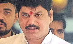 सरपंच की निर्मम हत्या- सीएम ने इस्तीफा लेकर मंत्री को किया पैदल सरपंच की निर्मम हत्या- सीएम ने इस्तीफा लेकर मंत्री को किया पैदल