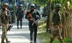 पुलिस पोस्ट पर ग्रेनेड अटैक- सेना ने शुरू किया सर्च ऑपरेशन पुलिस पोस्ट पर ग्रेनेड अटैक- सेना ने शुरू किया सर्च ऑपरेशन