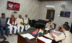 SSP ने जनसुनवाई कर पब्लिक की शिकायतों को सुना- अफसरों को दिये... SSP ने जनसुनवाई कर पब्लिक की शिकायतों को सुना- अफसरों को दिये...