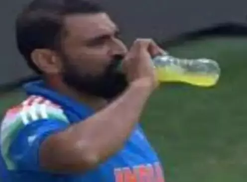 रोजा नहीं रखने पर मौलाना की क्रिकेटर मोहम्मद शमी को फटकार रोजा नहीं रखने पर मौलाना की क्रिकेटर मोहम्मद शमी को फटकार