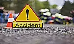 सड़क दुर्घटना में इतने लोगों की हुई मौत- तीन लोग हुए घायल सड़क दुर्घटना में इतने लोगों की हुई मौत- तीन लोग हुए घायल