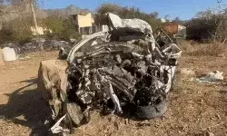 ट्रॉले से टकराई कार के उड़े परखच्चे- परिवार के सात में से 6 लोगों की मौत ट्रॉले से टकराई कार के उड़े परखच्चे- परिवार के सात में से 6 लोगों की मौत