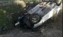 नाबालिग से बेकाबू हुई कार बिजली के खंभे से टकराकर पलटी नाबालिग से बेकाबू हुई कार बिजली के खंभे से टकराकर पलटी