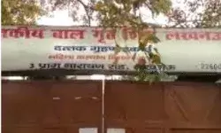 ईट की सीढी बनाकर बाउंड्री वॉल से कूदी दो नाबालिग बाल गृह से फरार