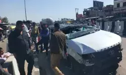 हाईवे पर दौड़ रही फॉर्च्यूनर टायर फटते ही डिवाइडर से टकराई- तीन लोग.. हाईवे पर दौड़ रही फॉर्च्यूनर टायर फटते ही डिवाइडर से टकराई- तीन लोग..